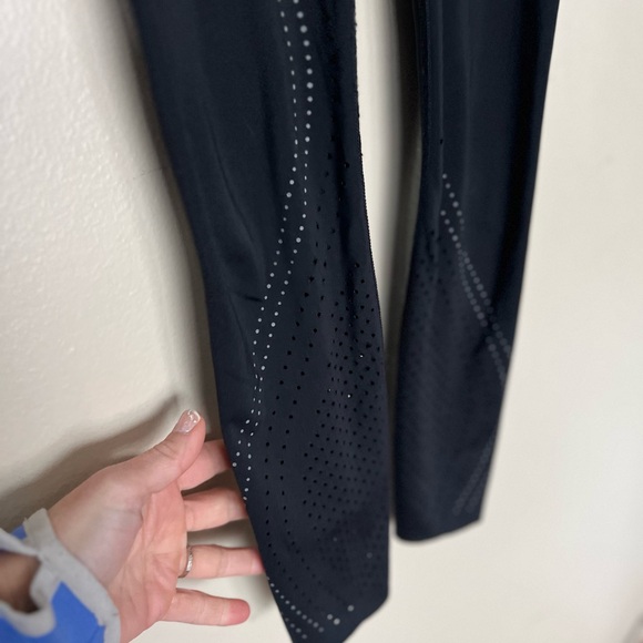 Athleta Black Accelerate Laser cut 7/8 Length Leggings - Picture 2 of 4